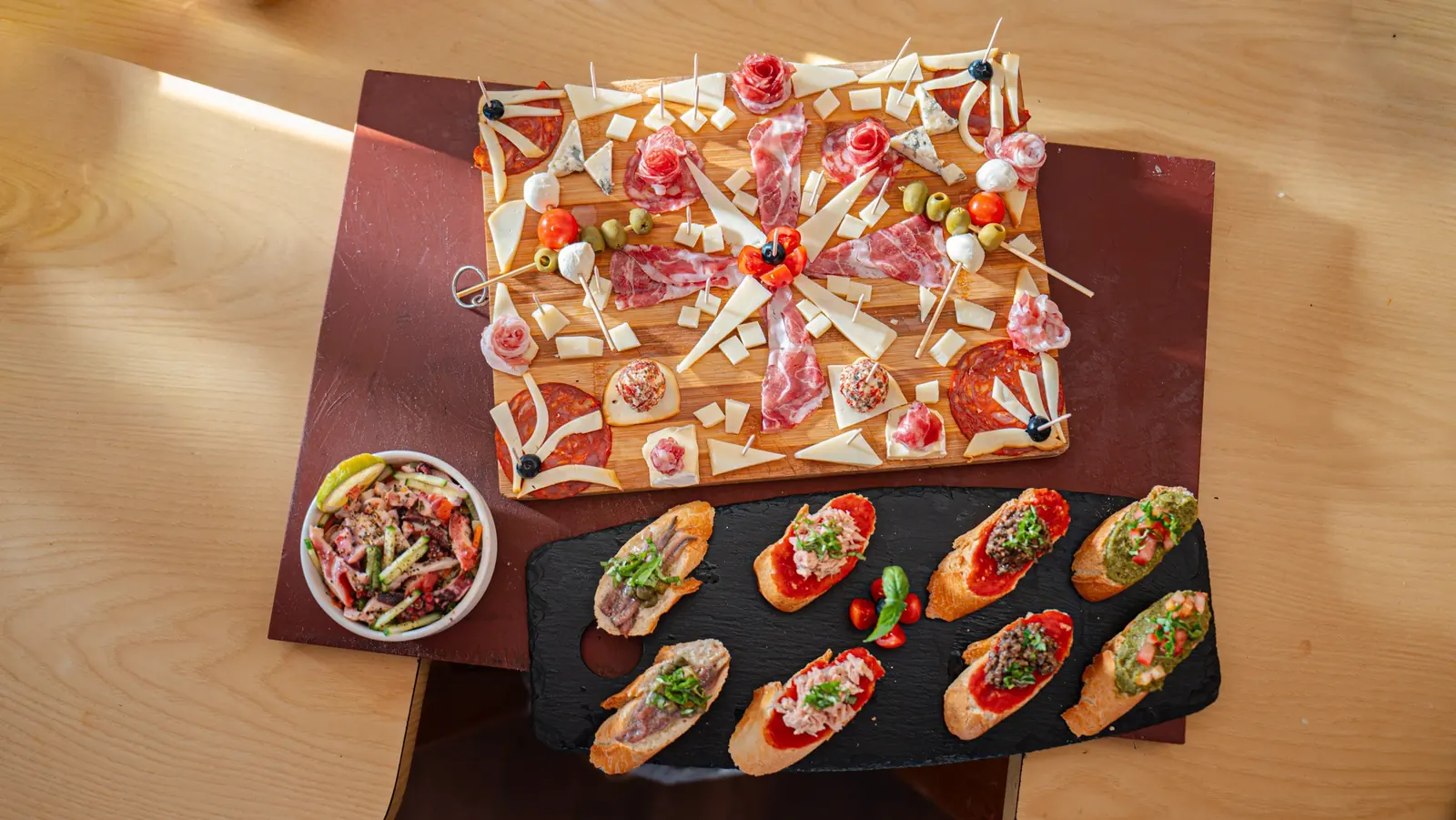Sharing board with bruschetta and Mediterranean bites on Guadalupe